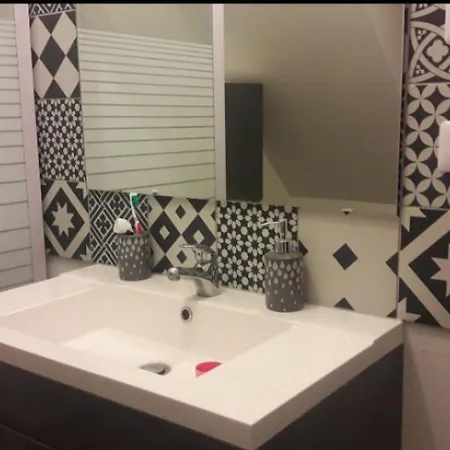 Proche Circuit Du Mans 500 M Du Virage De Couette-café