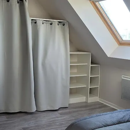 Couette-café Proche Circuit Du Mans 500 M Du Virage De