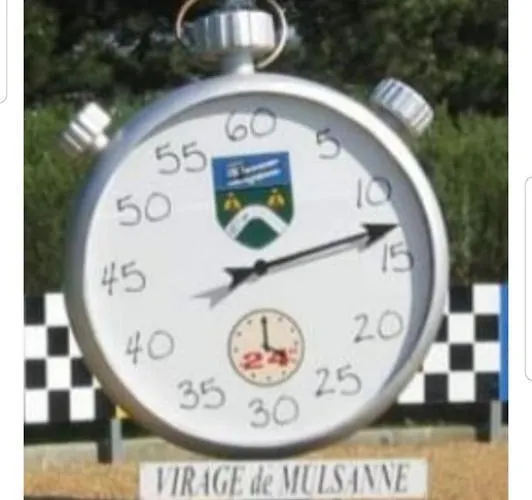 Couette-café Proche Circuit Du Mans 500 M Du Virage De