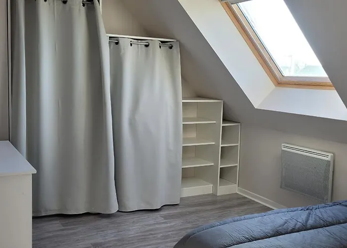 Couette-café Proche Circuit Du Mans 500 M Du Virage De